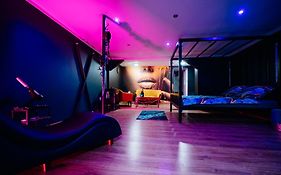 Studio 33